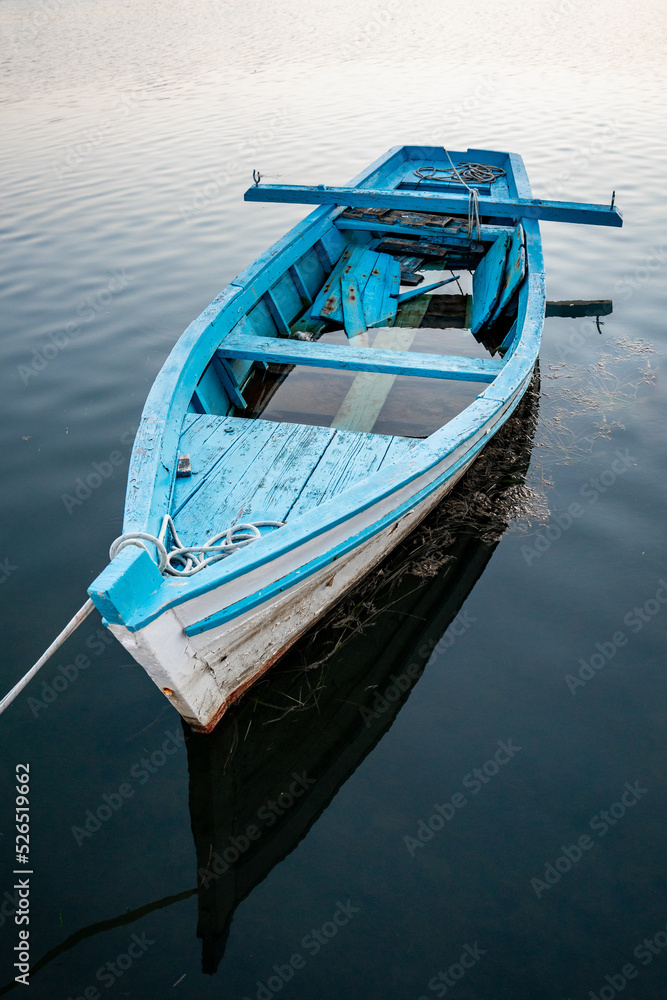 Boot, Hafen, altes Boot, blau, blaues Boot, Jolle, Nussschale, wasser, wrack, leck, sinken