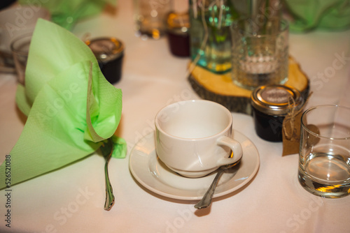 Kaffeetasse, Kaffee und Kuchen, Tisch, Tischgedeck, Tischdecke, Gedeck, Kaffeeservice, Untertasse photo