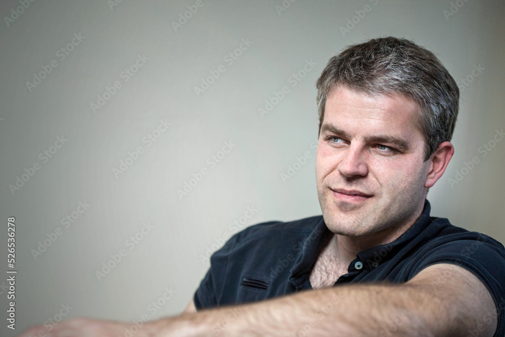 Obraz premium Portrait of a guy inside a house