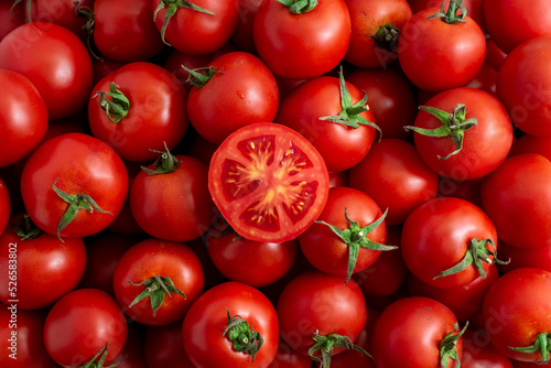 cut fresh red tomato © Сергей Христенко