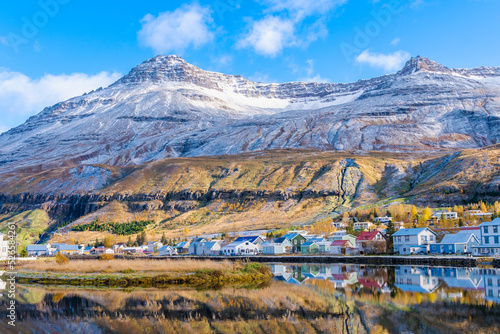 die kleine Stadt Seyðisfjörður liegt direkt am Fjord in einer unglaublichen Natur. Seydisfjordur