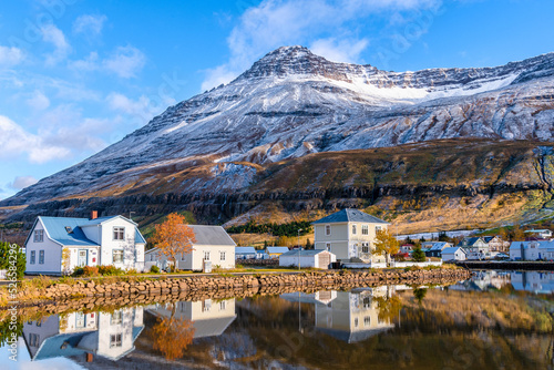 die kleine Stadt Seyðisfjörður liegt direkt am Fjord in einer unglaublichen Natur. Seydisfjordur