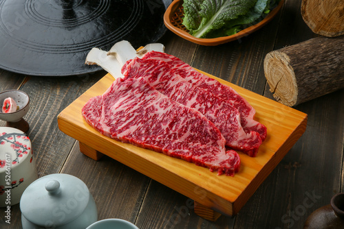 Photography Beef chuck flap tail and side dishes in the background 나무배경에 소고기 살치살과 밑반찬들