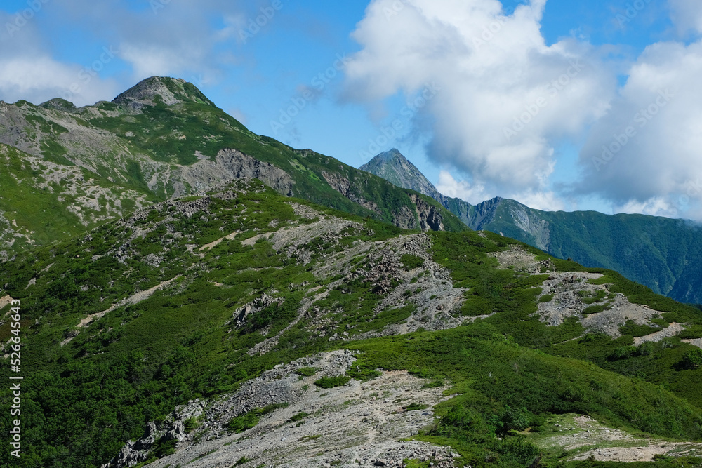 南アルプスの絶景トレイル。日本の雄大な自然。百名山、北岳。
