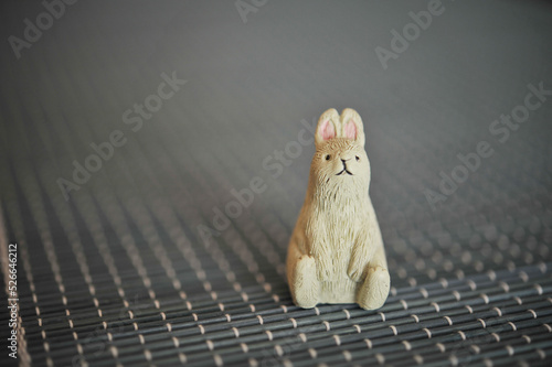 木彫りのかわいいうさぎの置物