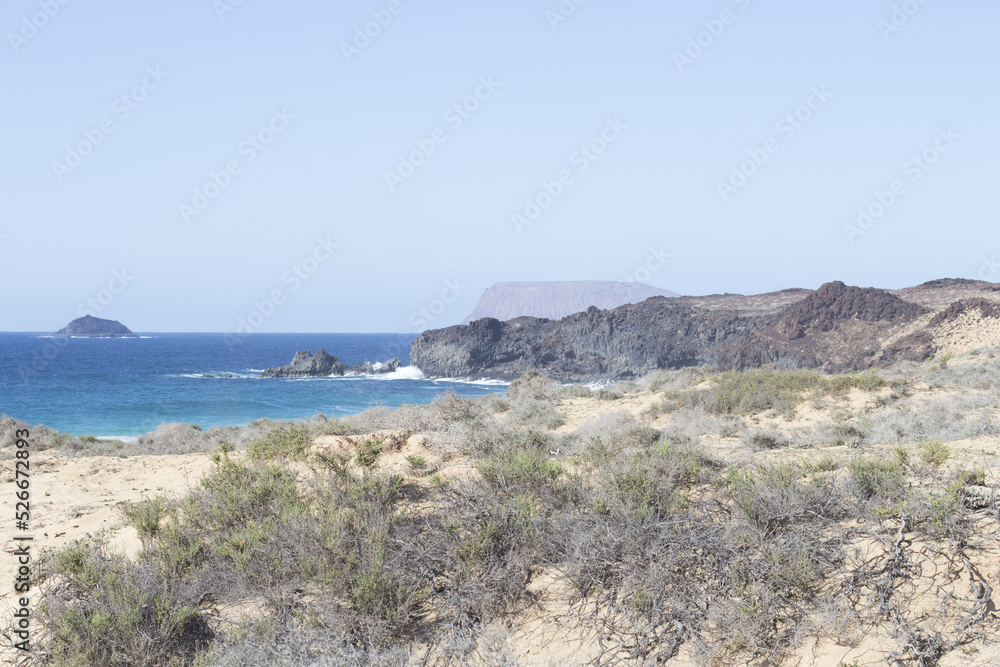 Playa de las Conchas with Mount Clara in the background. The island La Graciosa, Lanzarote, Canary Islands, Spain