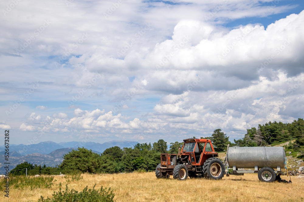 Obraz premium paysage de montagne autour du mont Ventoux