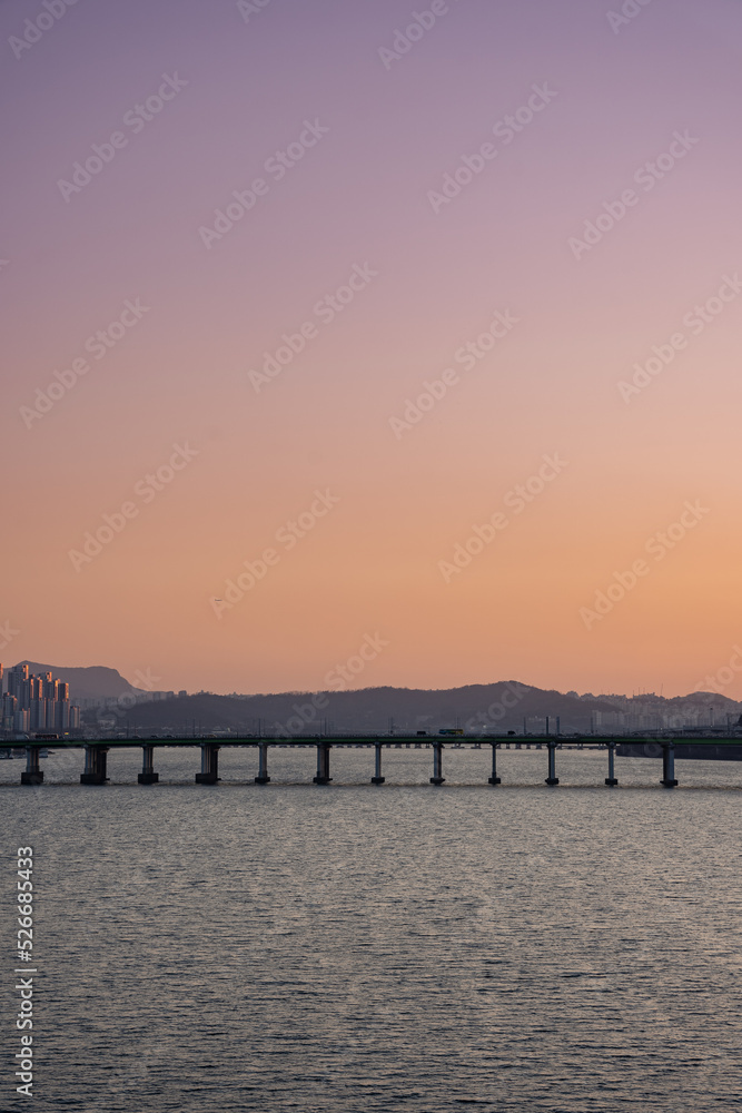 Fototapeta premium the beautiful sunset of the Han River in Seoul