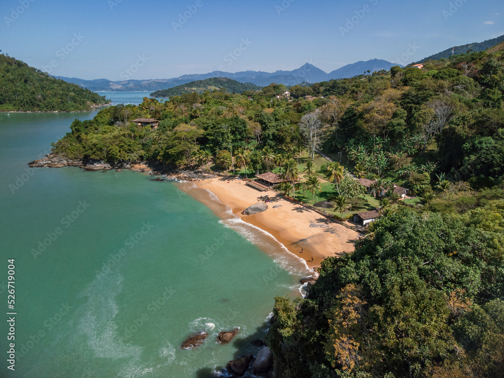 vista aerea para Prainha, ( little beach) proxima a cidade de paraty no estado do rio de janeiro - Brasil