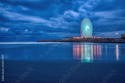 Obraz na plátně Grande roue d'Alger By Night Part 3