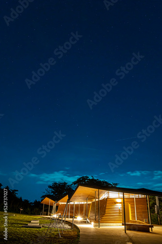 六甲山頂の星空と夜景 © Dorakichi Photo