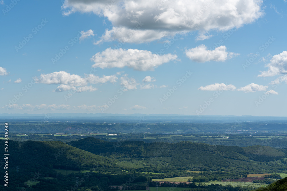 北海道、狩勝峠展望台から見る新得、十勝平野の風景