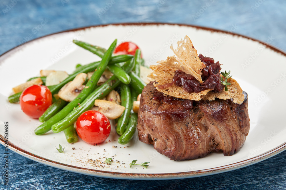 steak with french beans and sauce