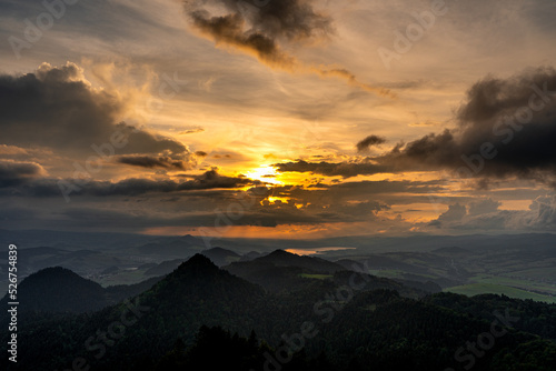 Fototapeta Naklejka Na Ścianę i Meble -  tatry, karpaty, słowacja, pieniny, wschód słońca, zachód słońca, sunset, sunrise, polska, trzy korony