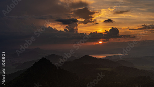 Fototapeta Naklejka Na Ścianę i Meble -  tatry, karpaty, słowacja, pieniny, wschód słońca, zachód słońca, sunset, sunrise, polska, trzy korony