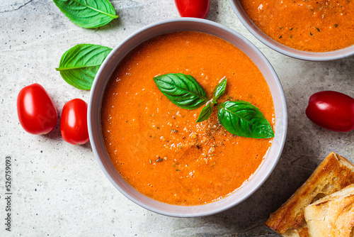 Obraz na plátně Traditional gaspacho in gray bowl. Summer tomato soup with basil.
