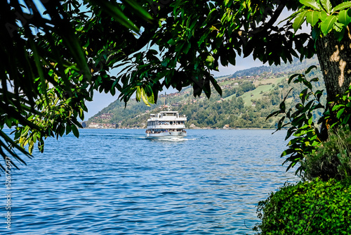 Thunersee, Seeufer, Beatenbucht, Schifffahrt, Seerundfahrt, Merligen, Interlaken, Unterseen, Uferstrasse, Felsen, Steinschlag, Gefahr, Berge, Wassersport, Alpen, Berner Oberland, Sommer, Schweiz photo