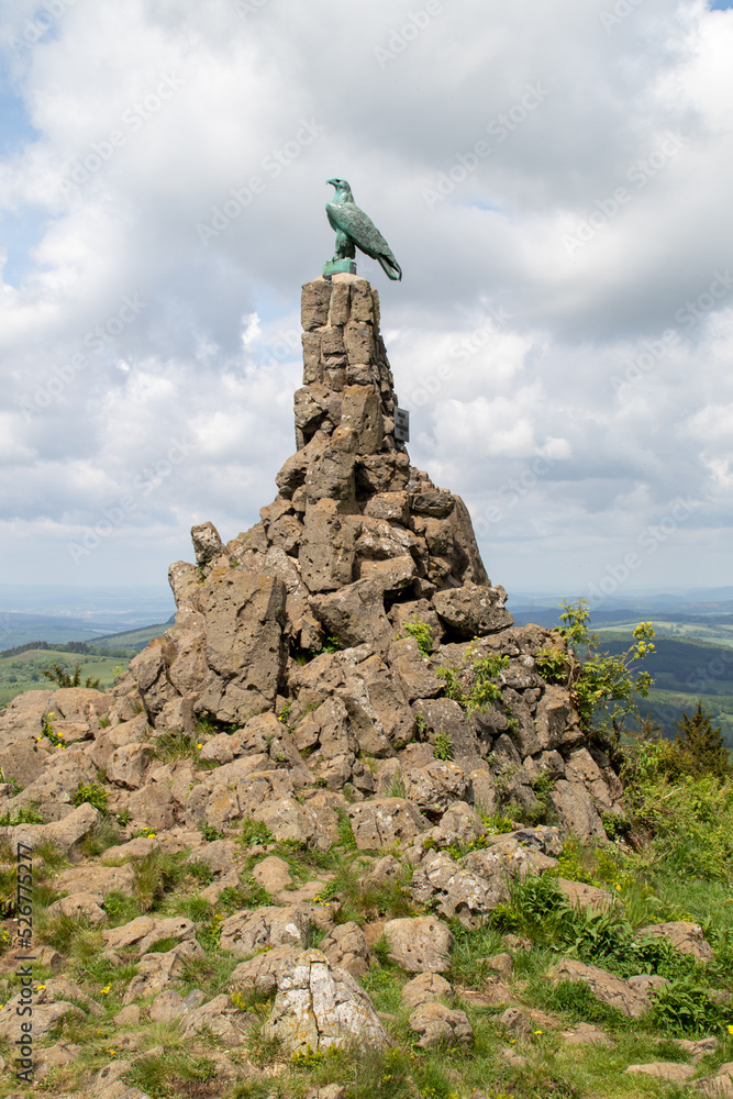 Fototapeta premium Ein Fliegerdenkmal auf der Wasserkuppe
