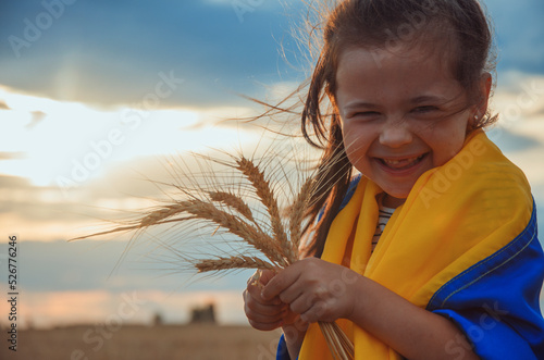 Fotografia, Obraz Child with Ukrainian flag