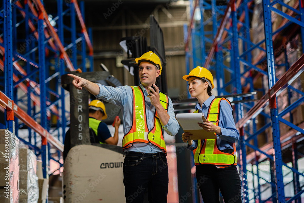Fototapeta premium Workers or warehouse workers in warehouses in retail warehouses. Transportation and order processing in trade. work in logistics Distribution center. Distribution center, storage. warehouse