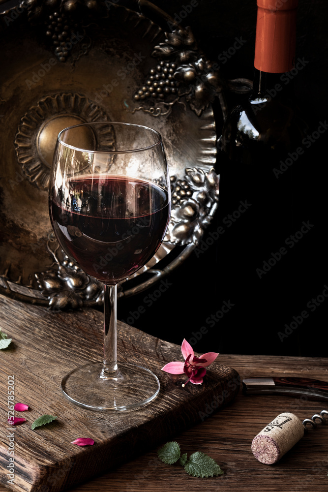czerwone wino butelka drewno vintage drewno mięta winogrona viniarnia - obrazy, fototapety, plakaty 