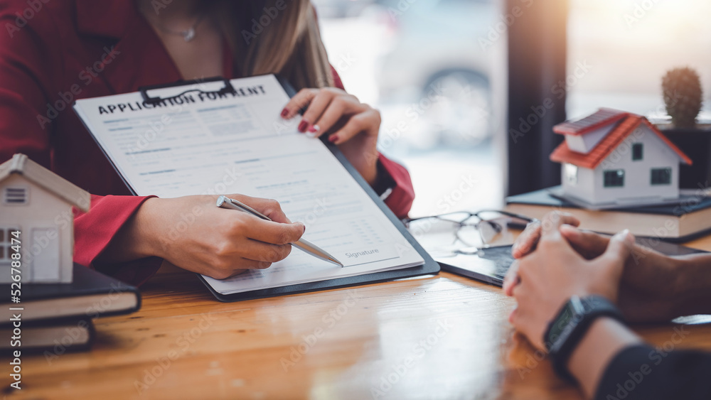 Real estate agent make contract for the sale of houses, offering house