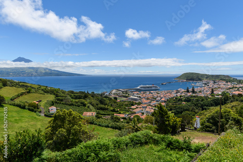 Obraz na płótnie View over Horta to the Pico volcano / View over the town of Horta on the island of Faial, a cruise ship is moored in the harbor, on the horizon you can see the Pico volcano, Azores, Portugal. w salonie