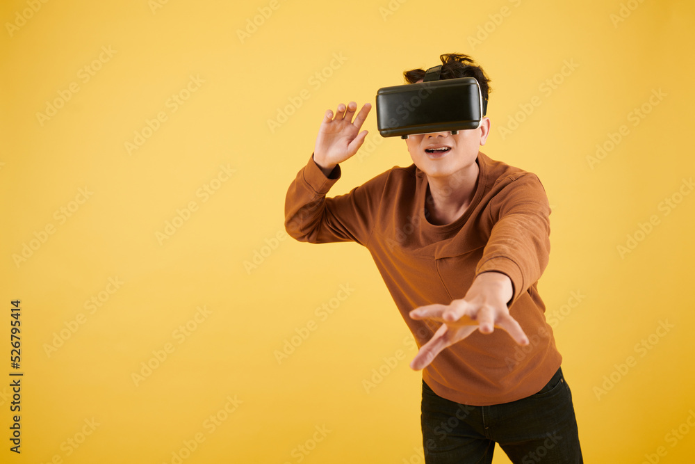 Catching Ball in VR Game Catching Ball in VR Game