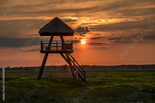 zachód słońca nad Narwią w Polsce
