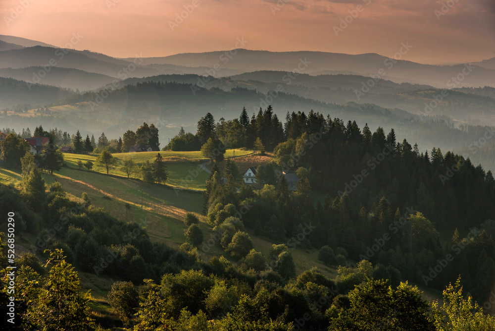 Fototapeta premium Widok z góry Ochodzita w Beskidzie Śląskim w Polsce