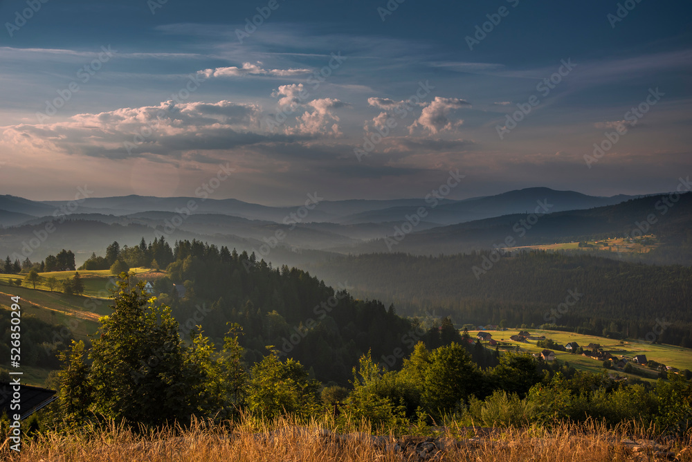Fototapeta premium Widok z góry Ochodzita w Beskidzie Śląskim w Polsce