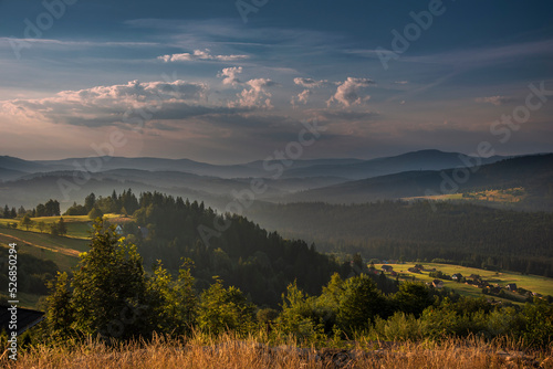 Widok z góry Ochodzita w Beskidzie Śląskim w Polsce