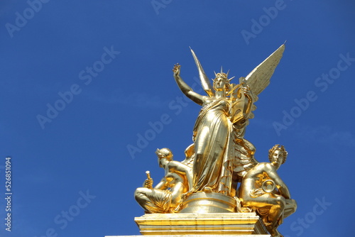 Statue dor  e du Palais Garnier  l   Op  ra National de Paris