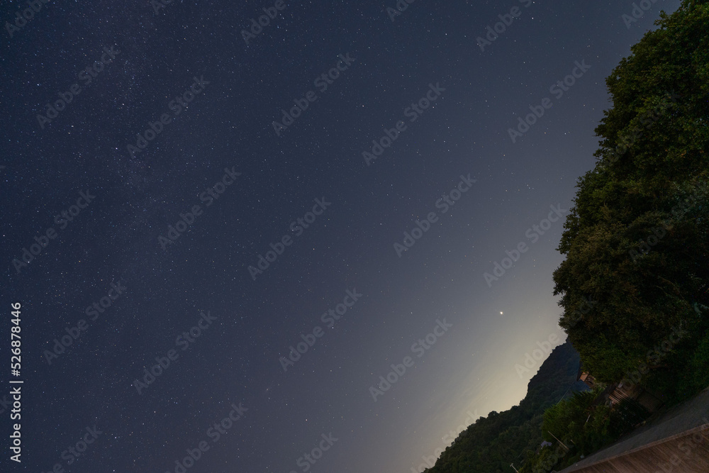 海岸で撮られた夏の星空の風景 海岸で撮られた夏の星空の風景