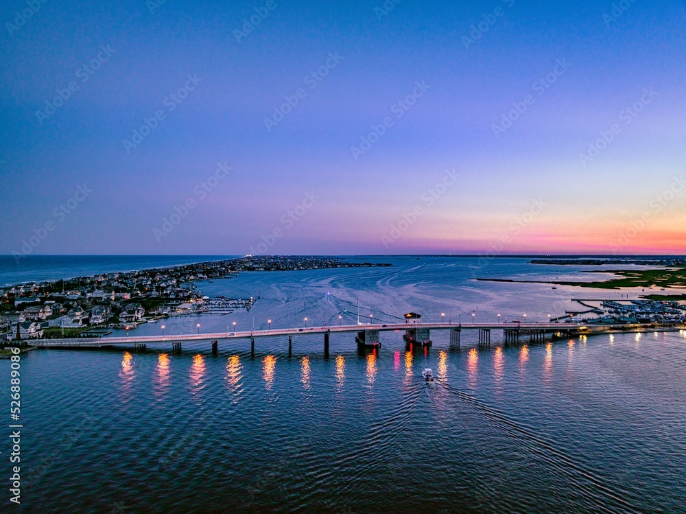 Obraz premium Sunset over the Bridge