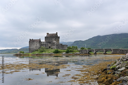 Eilean Donan Castle am fr  hen Morgen  Schloss in den Highlands bei Dornie  Kyle of Lochalsh  Schottland