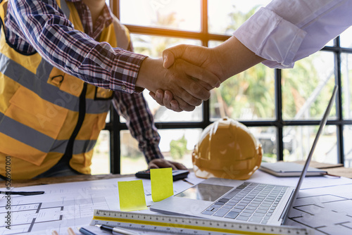 Photos Engineers, architects, construction workers shake hands after project planning c