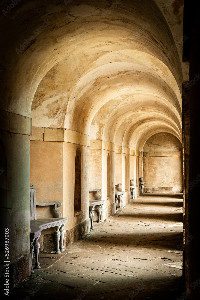 Obraz premium The Curved Arches Of The Praeneste at Rouseham House
