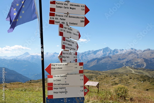 Murais de parede Signs for mountain trails at the Graffer refuge on Grostè in the Brenta Dolomites