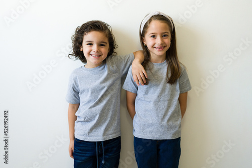 Excited kids posing with their prints mockup grey t-shirts