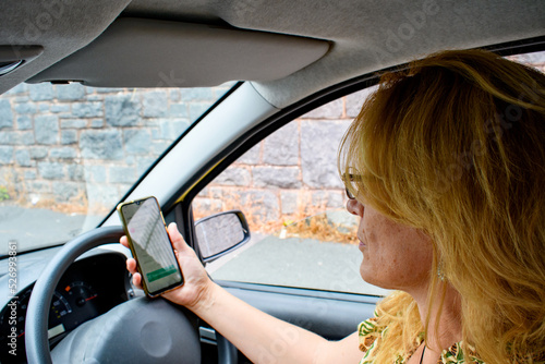 Tableau sur toile Woman using phone whilst driving
