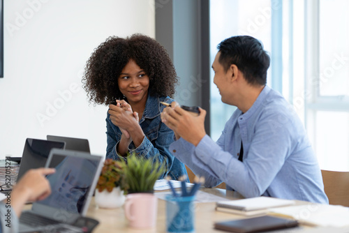 Valokuva African American office woman Discussing with colleagues in the office