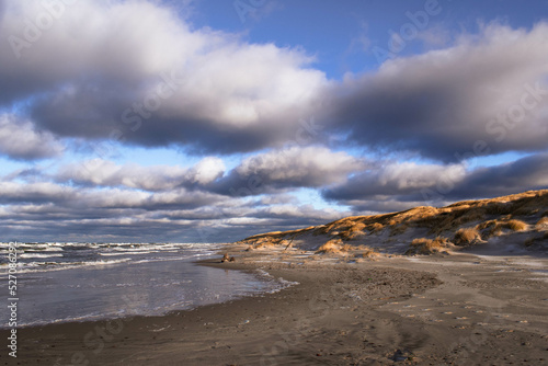 Plaża chmury i wydma © Karolina