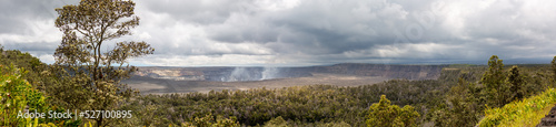 Super weites Panorama, superwide Panorama, merge aus mehr als sieben Fotos zeigt Aktiver Vulkan Kilauea auf Hawaii, Big Island, mit Rauch, Hitze, Vulkangestein, Vulkanpflanzen und bewölktem Himmel photo