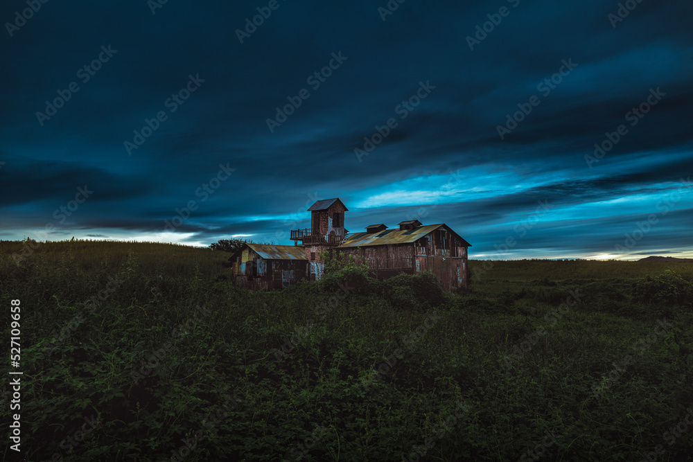 Fototapeta premium a cloudy day on the ranch