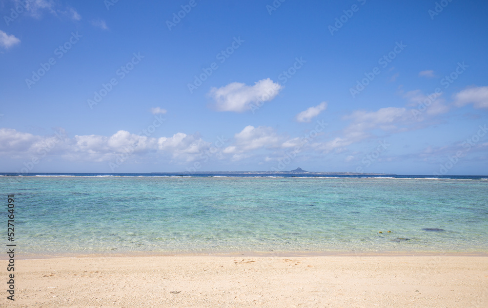 Fototapeta premium beach with sky and clouds
