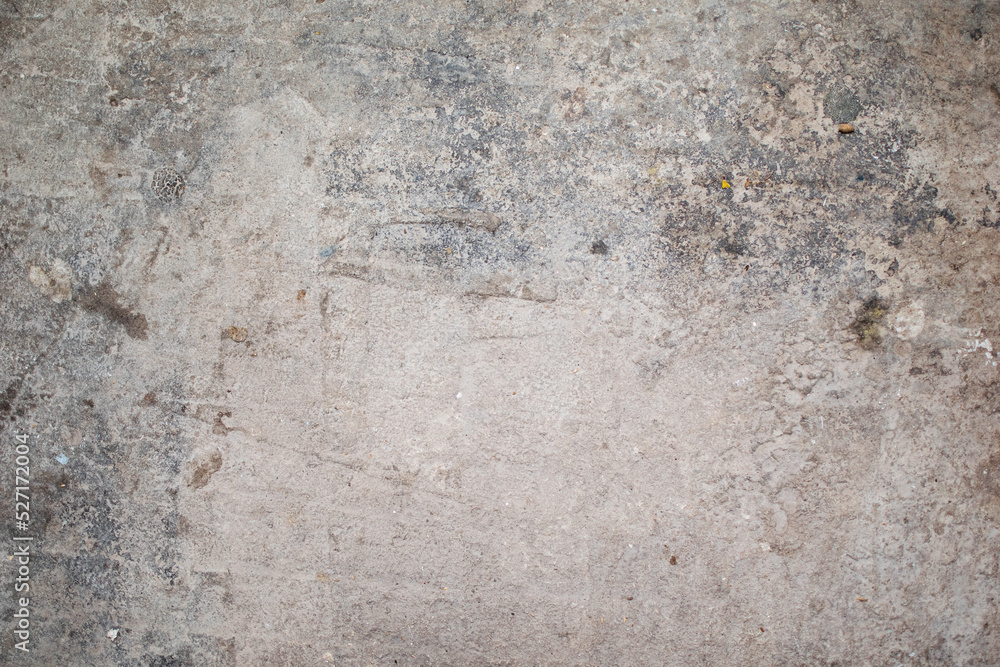 Piso de cemento con desgaste y rustico por humedad 