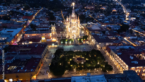 the church Parroquia Archangel Jardin Town Square Night Tree Decoraciones San Miguel de Allende  M  xico. Parroaquia. Night and morning light in a drone view.