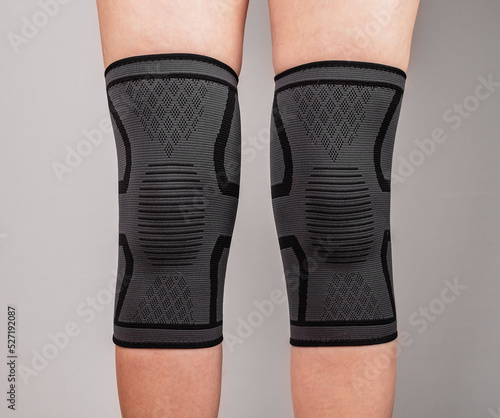 Tableau sur toile Woman legs in knee pads to relieve pain or discomfort, to prevent muscle, ligament strain, fracture