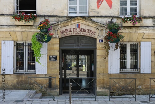 Tableau sur toile La mairie, vue de l'extérieur, ville Bergerac, département de la Dordogne, Franc
